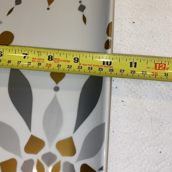 Crate and barrel  2012  16.5 × 10
Ceramic Platter Snowflake Design - Picture 4 of 7